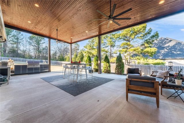 2897 N Chapel View Drive, Fayetteville, AR 72703