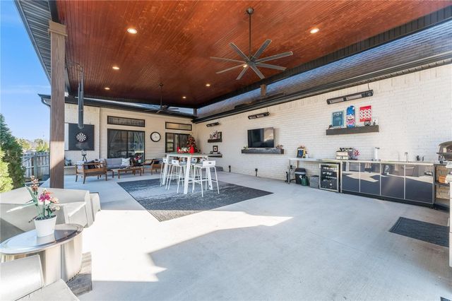 2897 N Chapel View Drive, Fayetteville, AR 72703