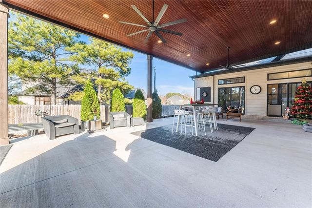 2897 N Chapel View Drive, Fayetteville, AR 72703