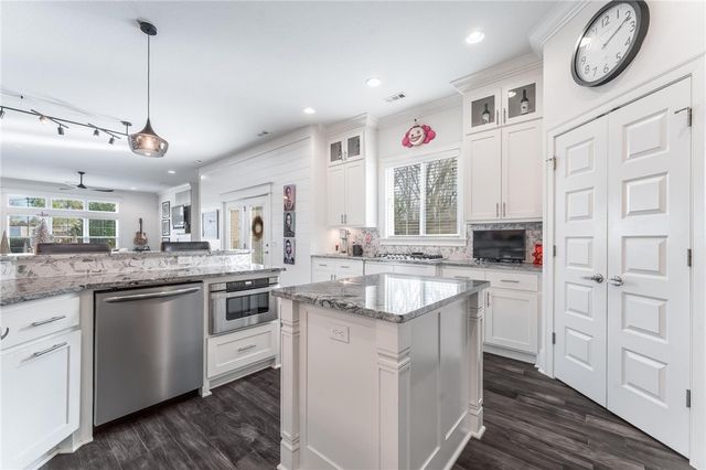 2897 N Chapel View Drive, Fayetteville, AR 72703