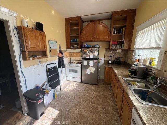 2713 S La Salle, Los Angeles, CA 90018