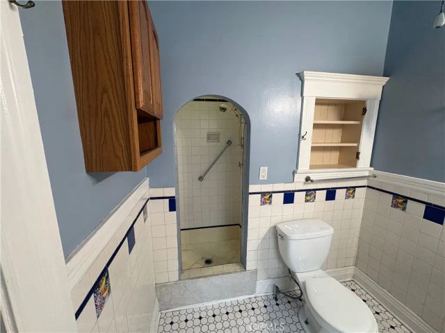 2713 S La Salle, Los Angeles, CA 90018