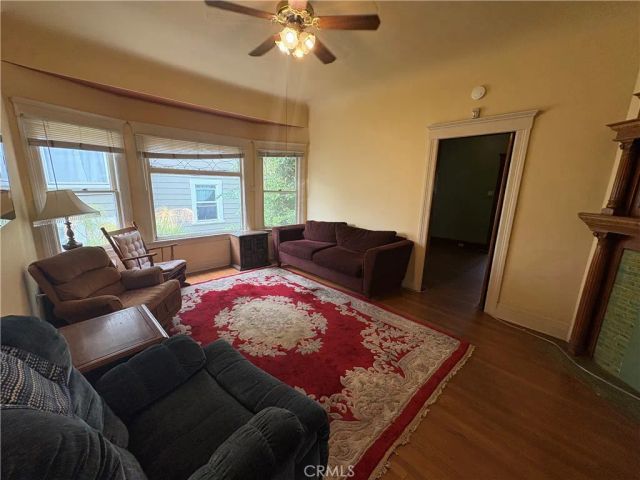 2713 S La Salle, Los Angeles, CA 90018