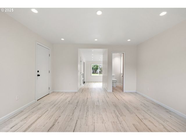 1115 S 6TH St, Cottage Grove, OR 97424