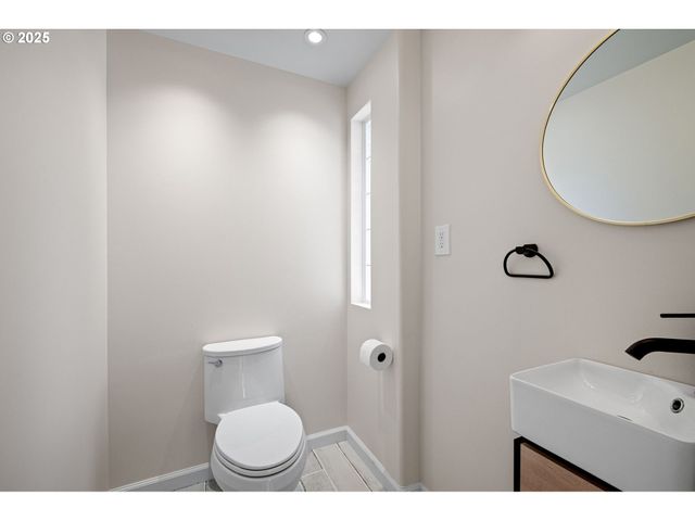 1115 S 6TH St, Cottage Grove, OR 97424