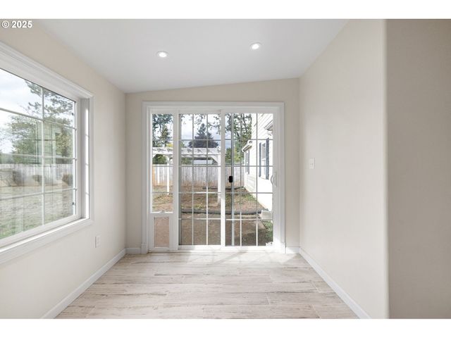 1115 S 6TH St, Cottage Grove, OR 97424