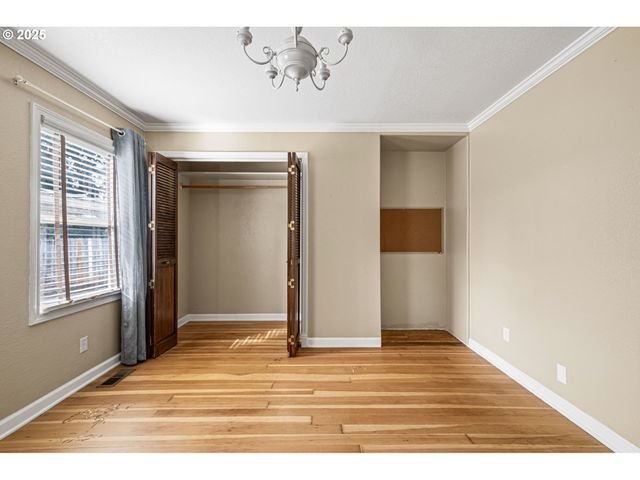 1115 S 6TH St, Cottage Grove, OR 97424