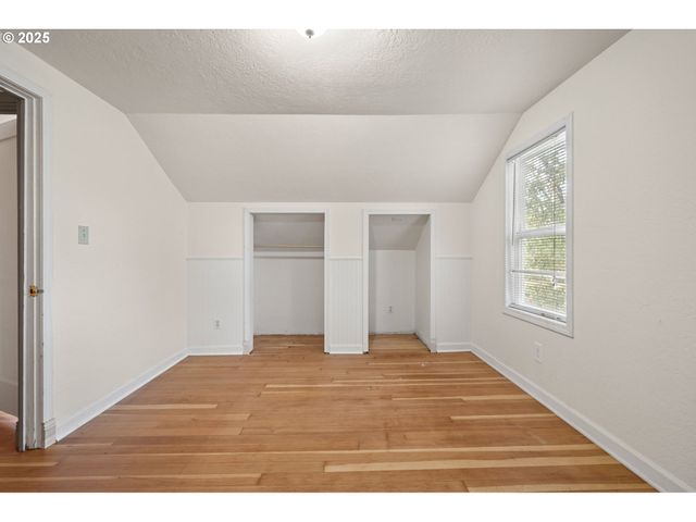 1115 S 6TH St, Cottage Grove, OR 97424