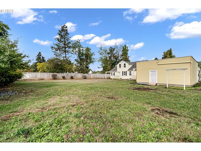 1115 S 6TH St, Cottage Grove, OR 97424