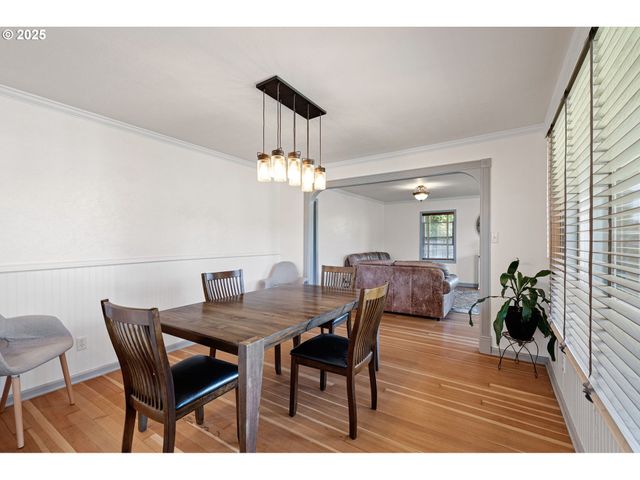 1115 S 6TH St, Cottage Grove, OR 97424