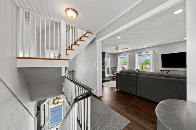 25 Franklin St, Woburn, MA 01801