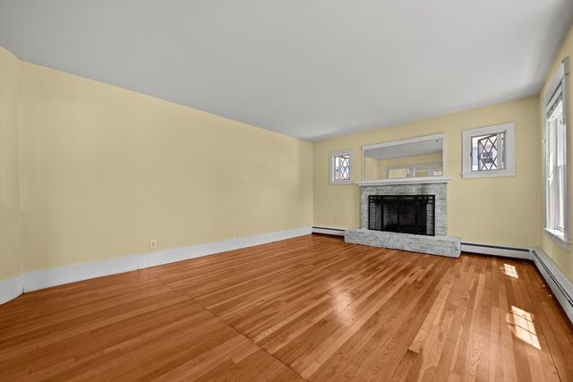 25 Franklin St, Woburn, MA 01801