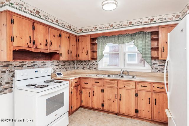 2613 Alva Dr, Louisville, KY 40216