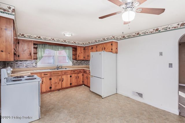 2613 Alva Dr, Louisville, KY 40216