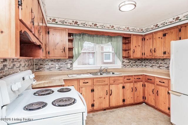 2613 Alva Dr, Louisville, KY 40216