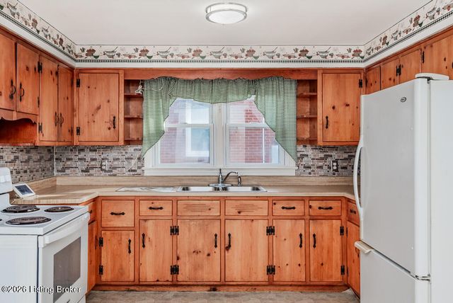 2613 Alva Dr, Louisville, KY 40216