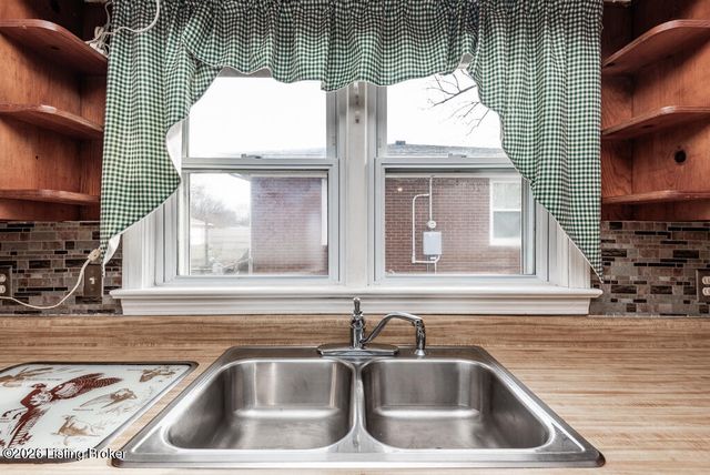 2613 Alva Dr, Louisville, KY 40216