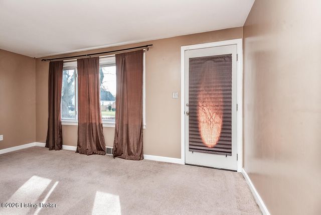 2613 Alva Dr, Louisville, KY 40216