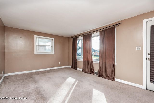 2613 Alva Dr, Louisville, KY 40216