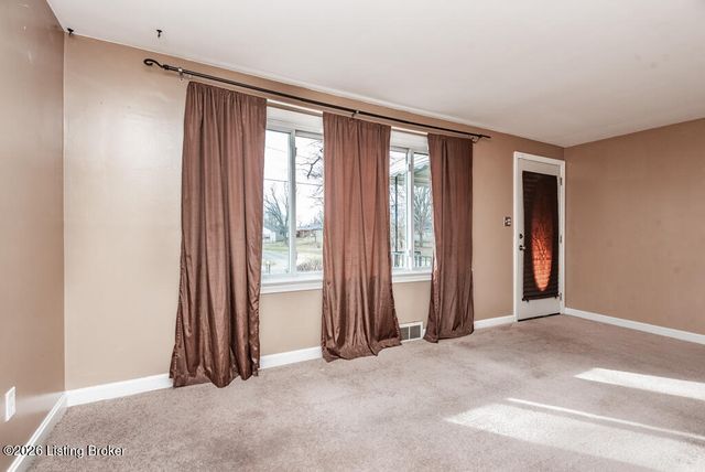 2613 Alva Dr, Louisville, KY 40216