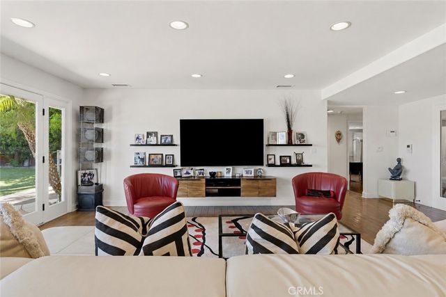 23365 Calvert Street, Woodland Hills, CA 91367