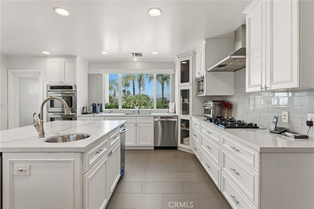 23365 Calvert Street, Woodland Hills, CA 91367