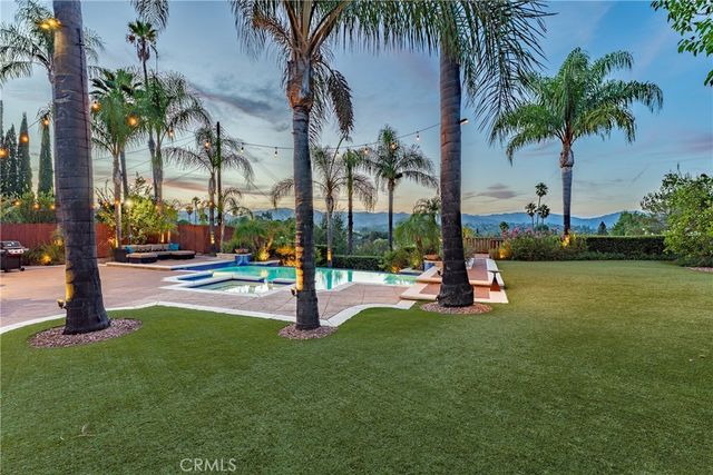 23365 Calvert Street, Woodland Hills, CA 91367