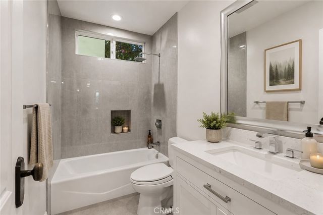 23365 Calvert Street, Woodland Hills, CA 91367