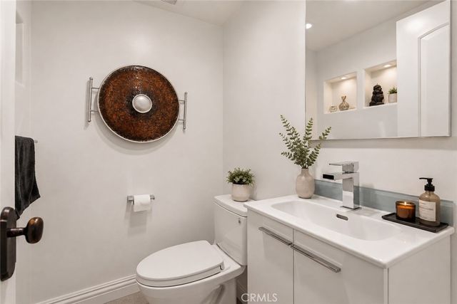 23365 Calvert Street, Woodland Hills, CA 91367