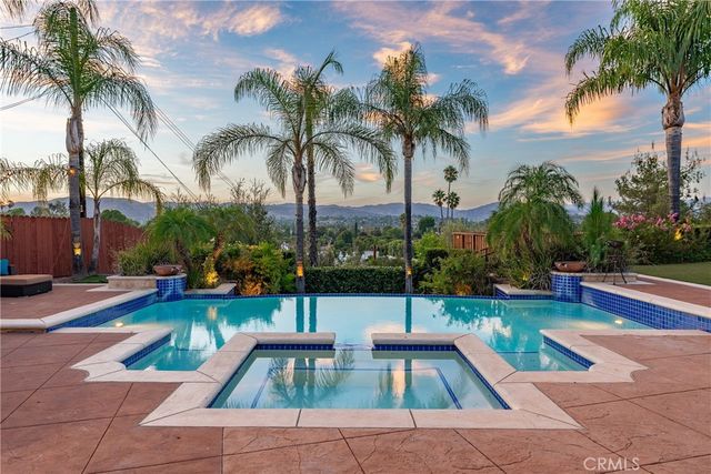 23365 Calvert Street, Woodland Hills, CA 91367