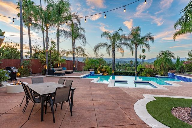 23365 Calvert Street, Woodland Hills, CA 91367