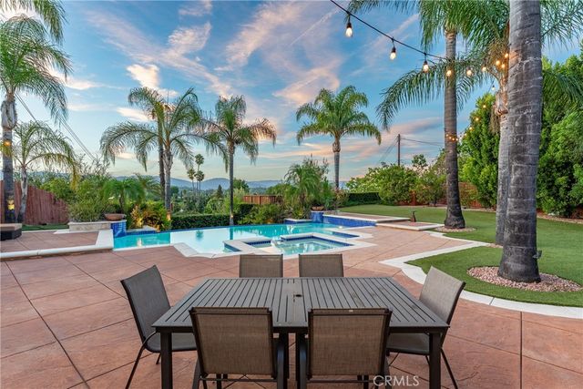 23365 Calvert Street, Woodland Hills, CA 91367