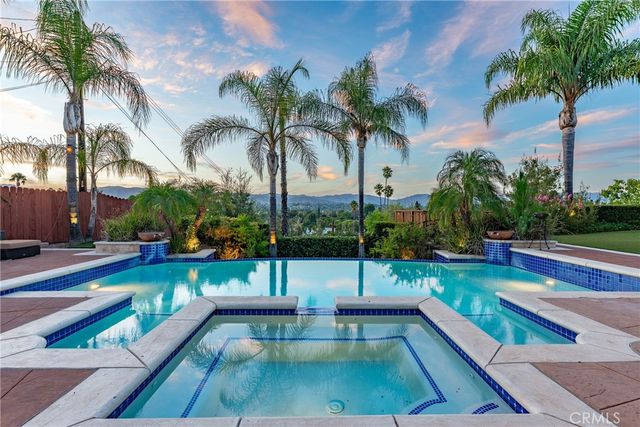 23365 Calvert Street, Woodland Hills, CA 91367