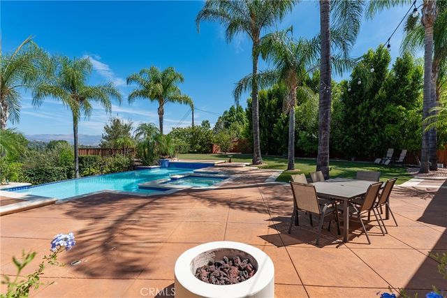 23365 Calvert Street, Woodland Hills, CA 91367