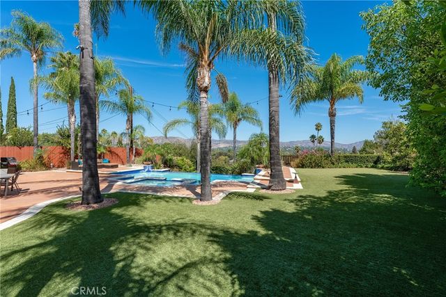 23365 Calvert Street, Woodland Hills, CA 91367