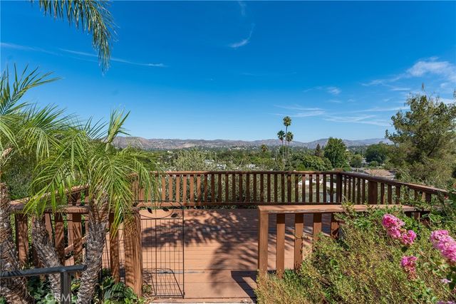23365 Calvert Street, Woodland Hills, CA 91367