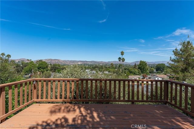 23365 Calvert Street, Woodland Hills, CA 91367