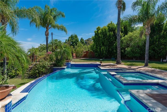 23365 Calvert Street, Woodland Hills, CA 91367