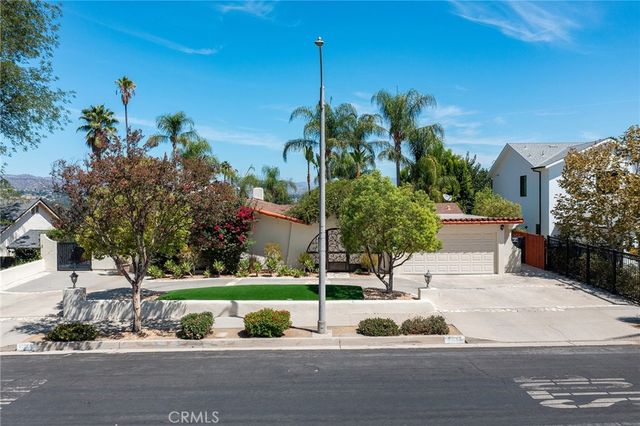 23365 Calvert Street, Woodland Hills, CA 91367