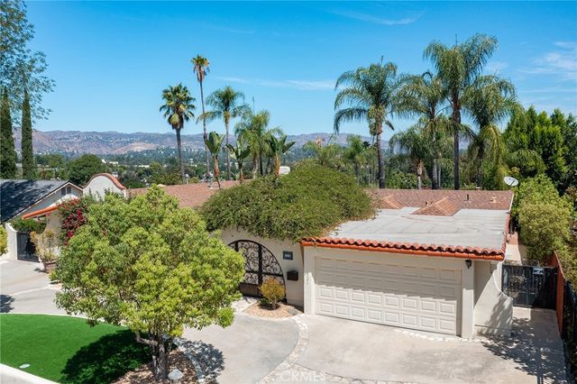 23365 Calvert Street, Woodland Hills, CA 91367