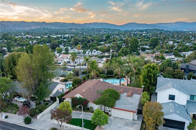 23365 Calvert Street, Woodland Hills, CA 91367