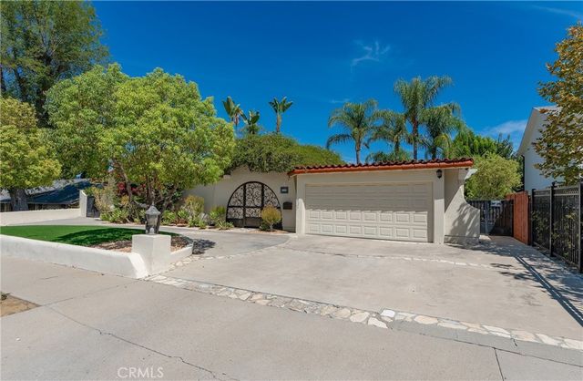 23365 Calvert Street, Woodland Hills, CA 91367
