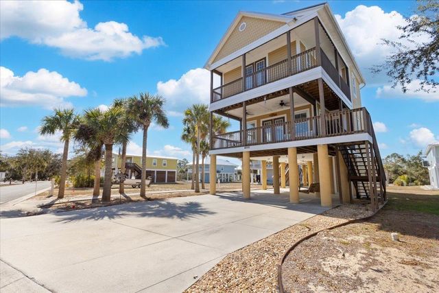 1259 NE Rivers Bend Way, Steinhatchee, FL 32359