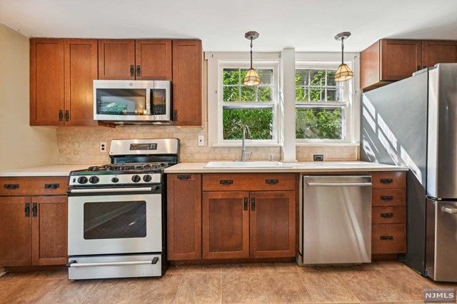 86 Westville Avenue, Caldwell, NJ 07006