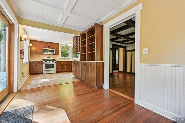 86 Westville Avenue, Caldwell, NJ 07006