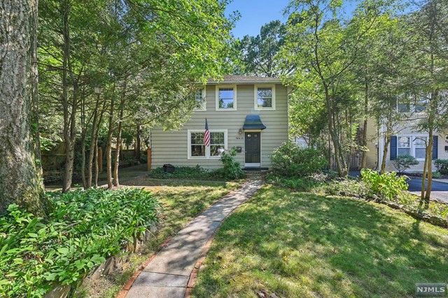 86 Westville Avenue, Caldwell, NJ 07006