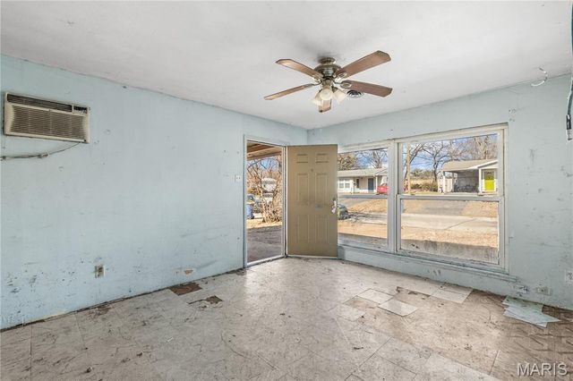 9226 Bataan Drive, St Louis, MO 63134