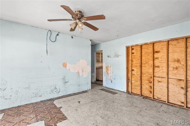 9226 Bataan Drive, St Louis, MO 63134