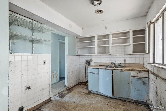 9226 Bataan Drive, St Louis, MO 63134