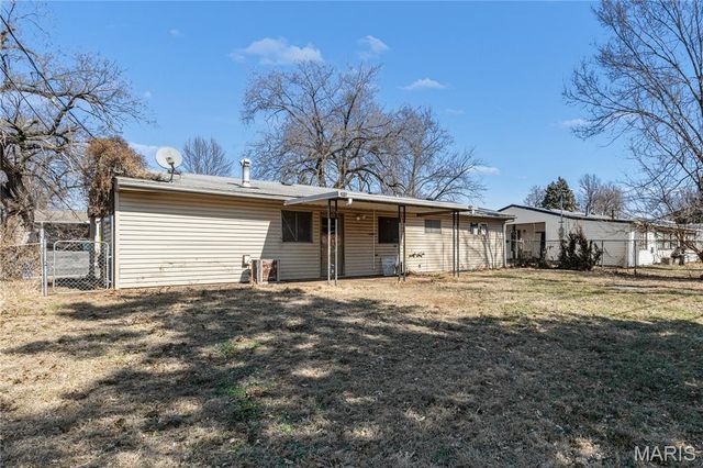 9226 Bataan Drive, St Louis, MO 63134